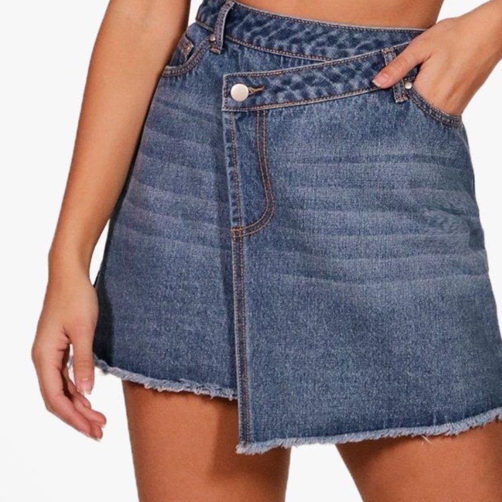 Asymmetrical skirt